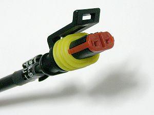 外付バッテリー専用点灯コネクターの入力コネクターを外付バッテリーの出力コネクターに差し込みます